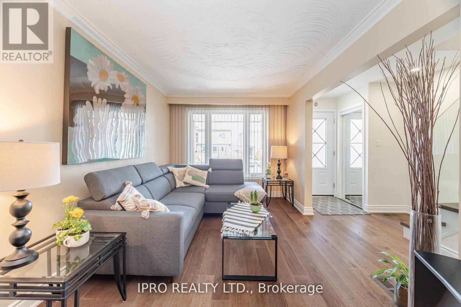 469 St Johns Road, Toronto, Ontario  M6S 2L4 - Photo 4 - W12159930