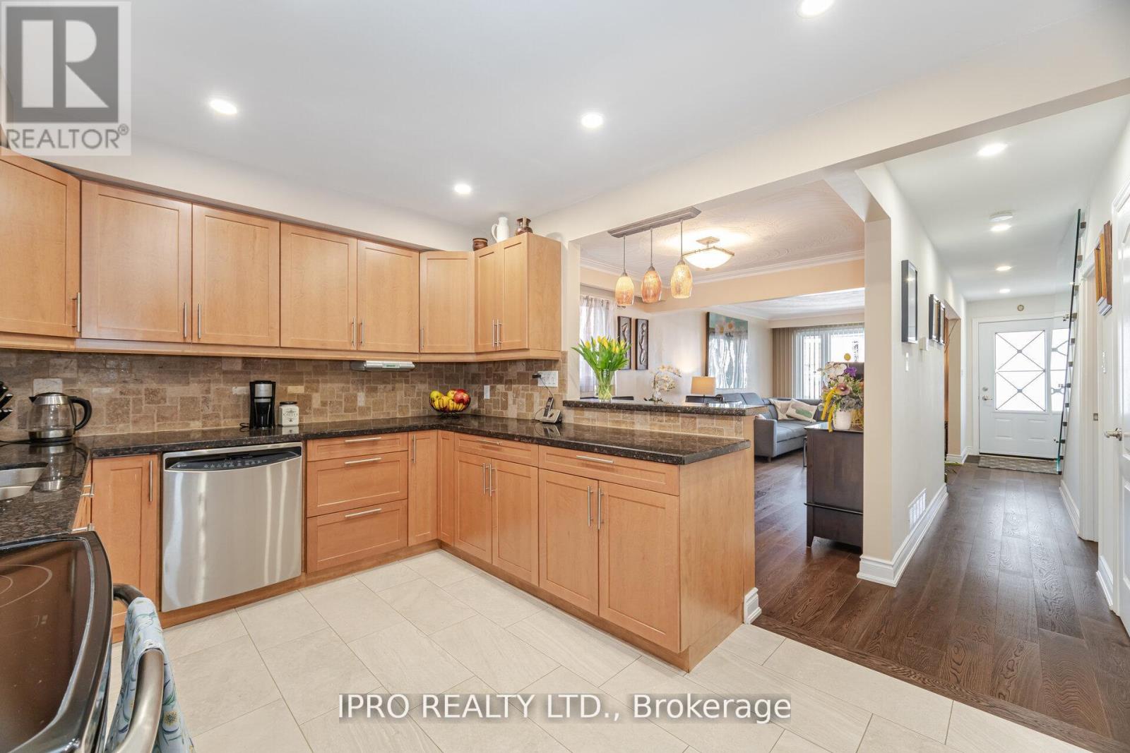 469 St Johns Road, Toronto, Ontario  M6S 2L4 - Photo 8 - W12159930