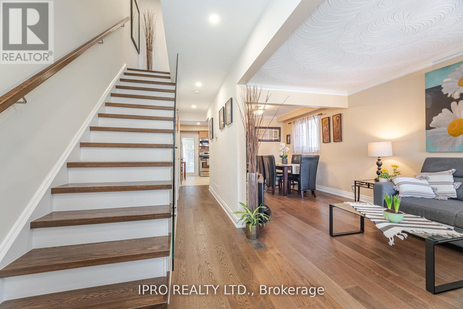 469 St Johns Road, Toronto, Ontario  M6S 2L4 - Photo 5 - W12159930