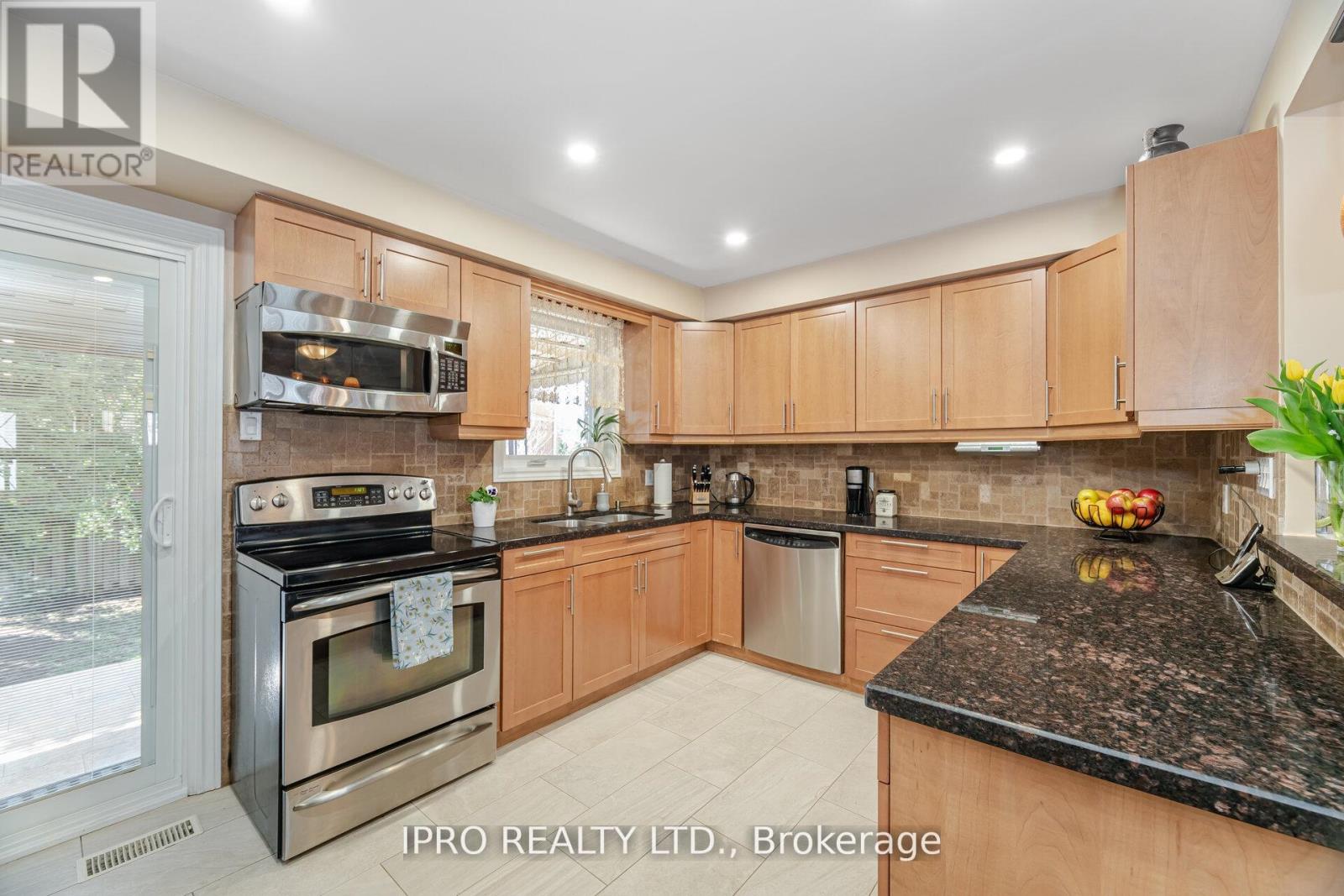 469 St Johns Road, Toronto, Ontario  M6S 2L4 - Photo 7 - W12159930