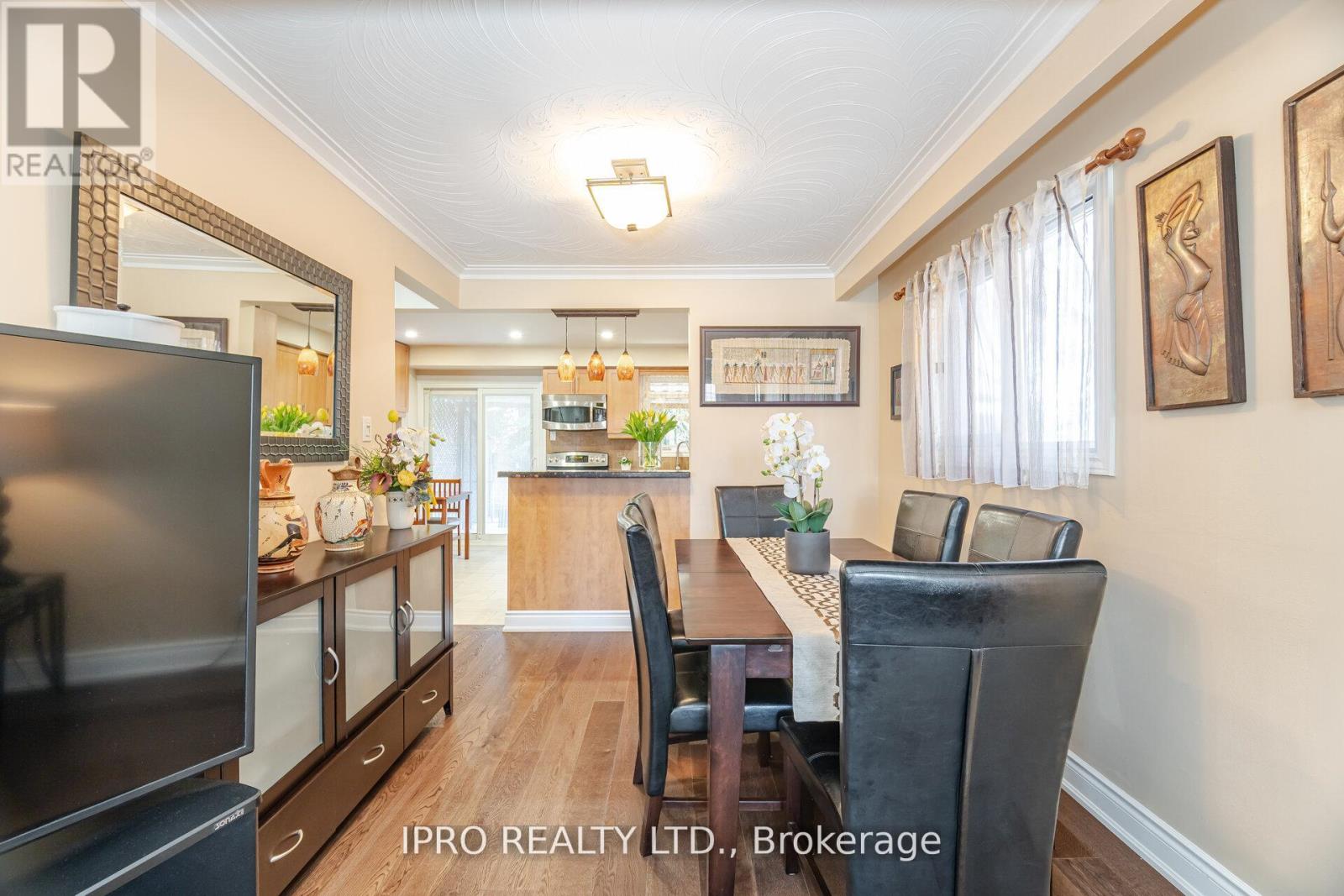 469 St Johns Road, Toronto, Ontario  M6S 2L4 - Photo 6 - W12159930