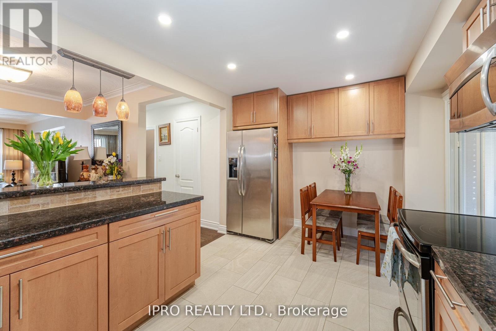 469 St Johns Road, Toronto, Ontario  M6S 2L4 - Photo 9 - W12159930