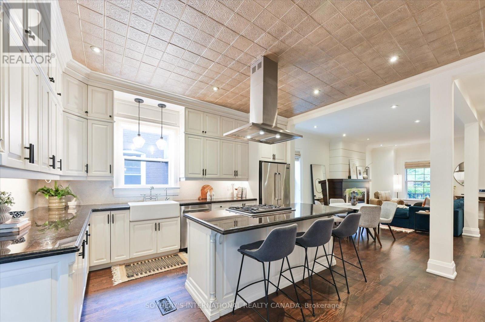 61 Gwynne Avenue, Toronto, Ontario  M6K 2C5 - Photo 4 - W12212982