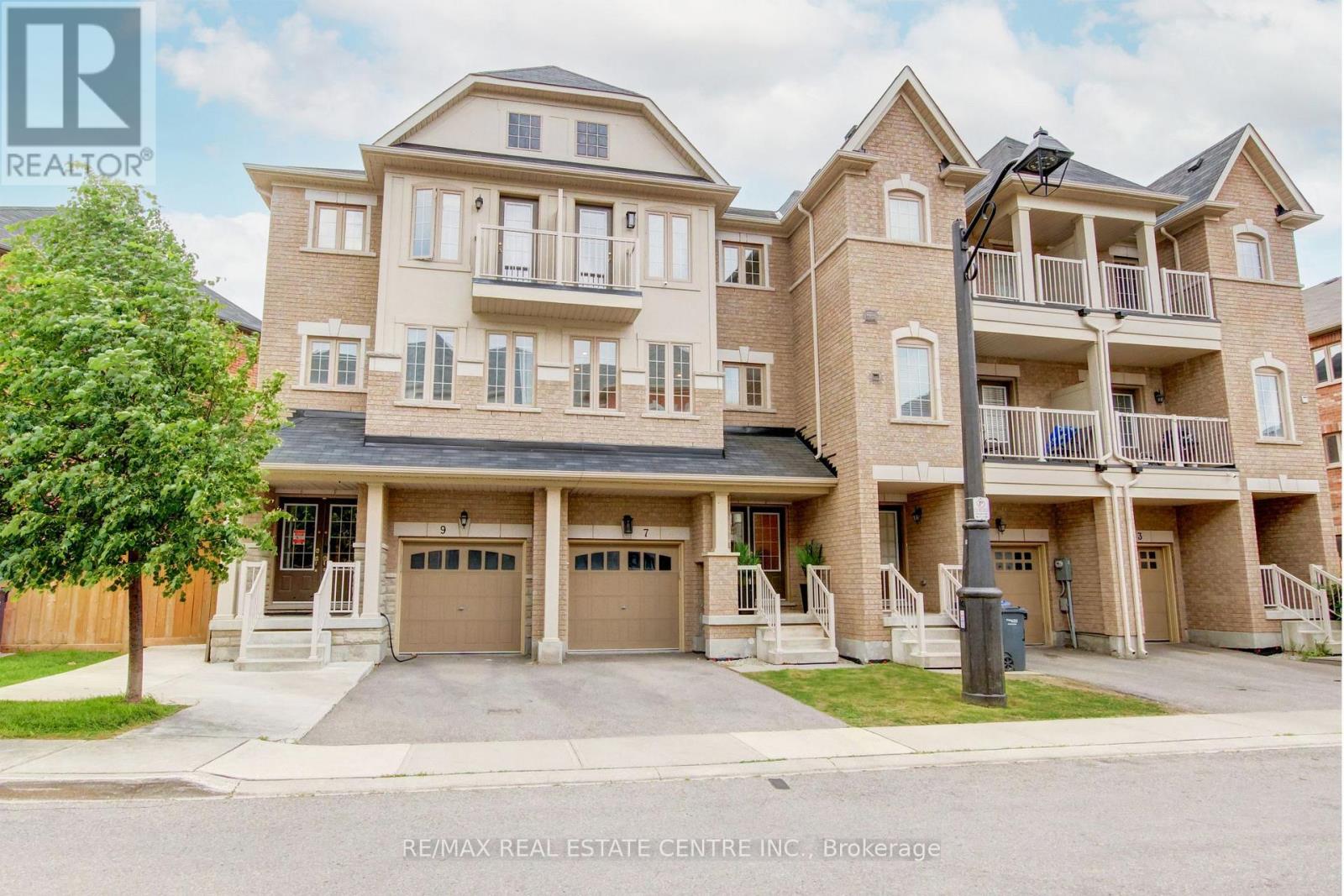 7 RABBIT RUN WAY, Brampton, Ontario