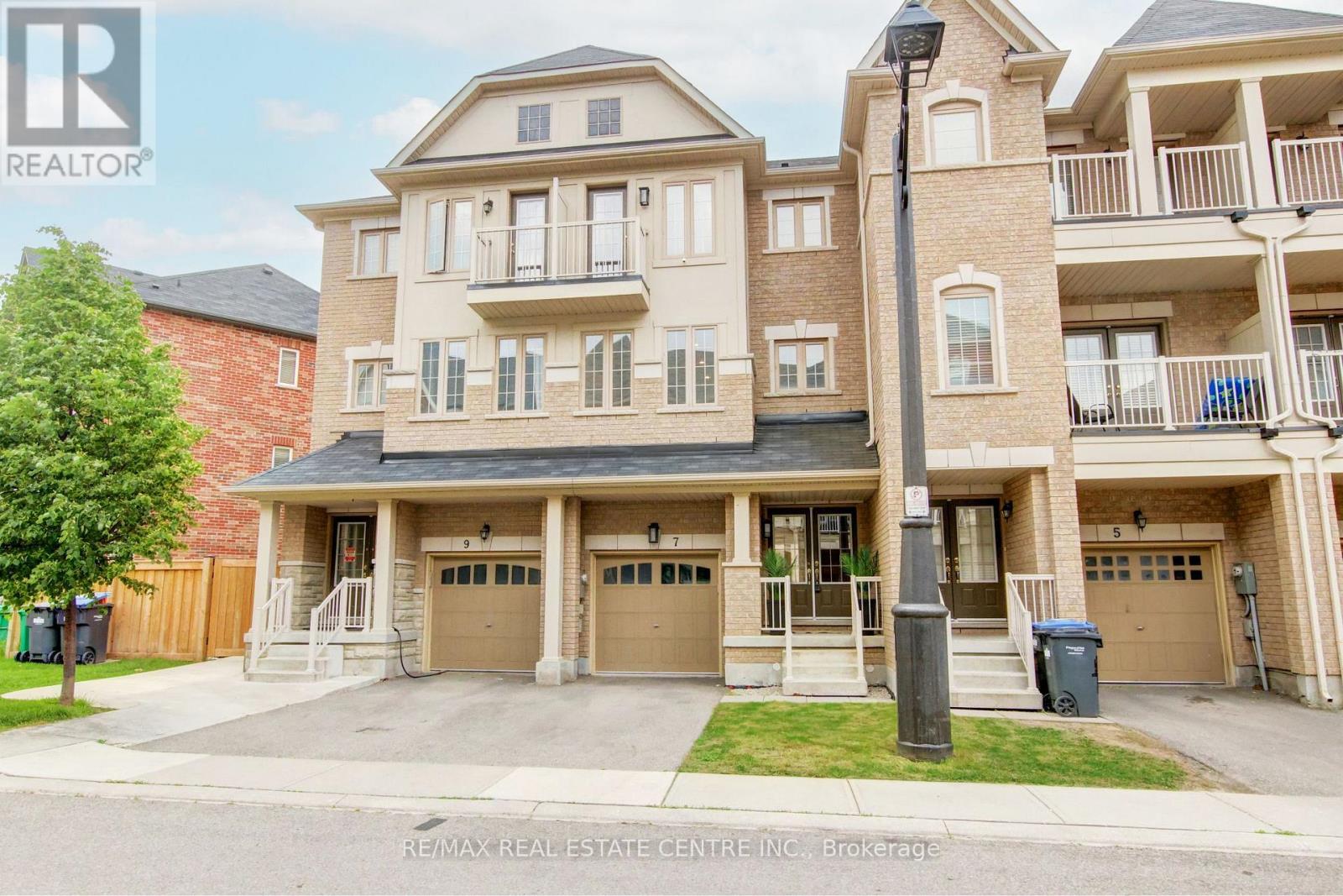 7 Rabbit Run Way, Brampton, Ontario  L6Z 0J2 - Photo 2 - W12217727