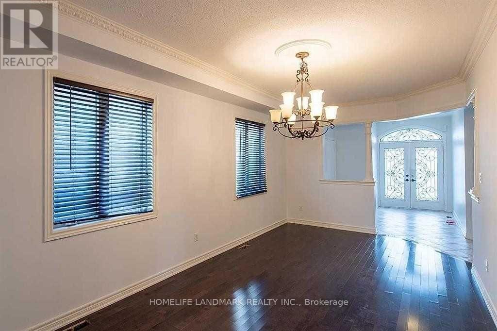 Upper - 221 Tonner Crescent, Aurora, Ontario  L4G 7T6 - Photo 11 - N12217810