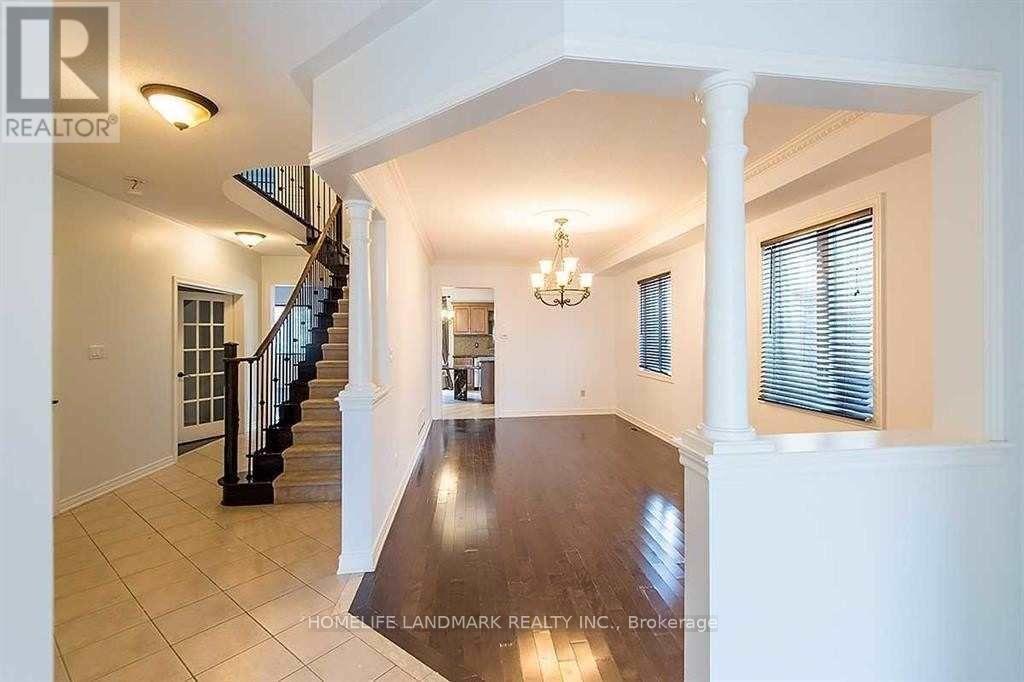 Upper - 221 Tonner Crescent, Aurora, Ontario  L4G 7T6 - Photo 12 - N12217810