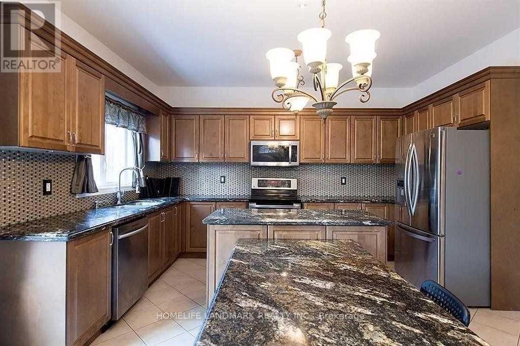 Upper - 221 Tonner Crescent, Aurora, Ontario  L4G 7T6 - Photo 5 - N12217810