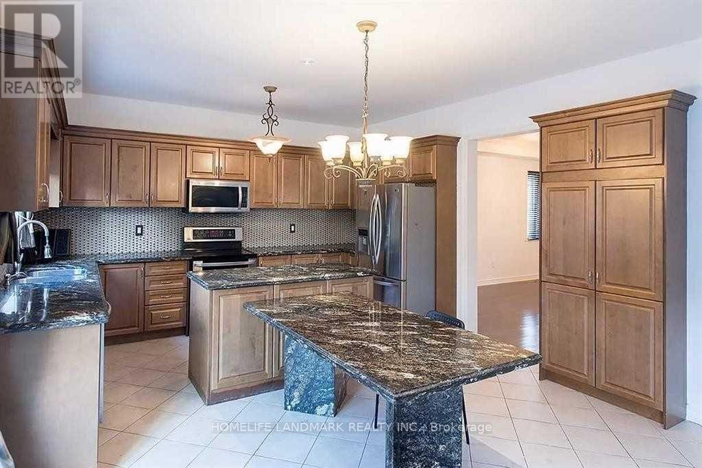 Upper - 221 Tonner Crescent, Aurora, Ontario  L4G 7T6 - Photo 7 - N12217810