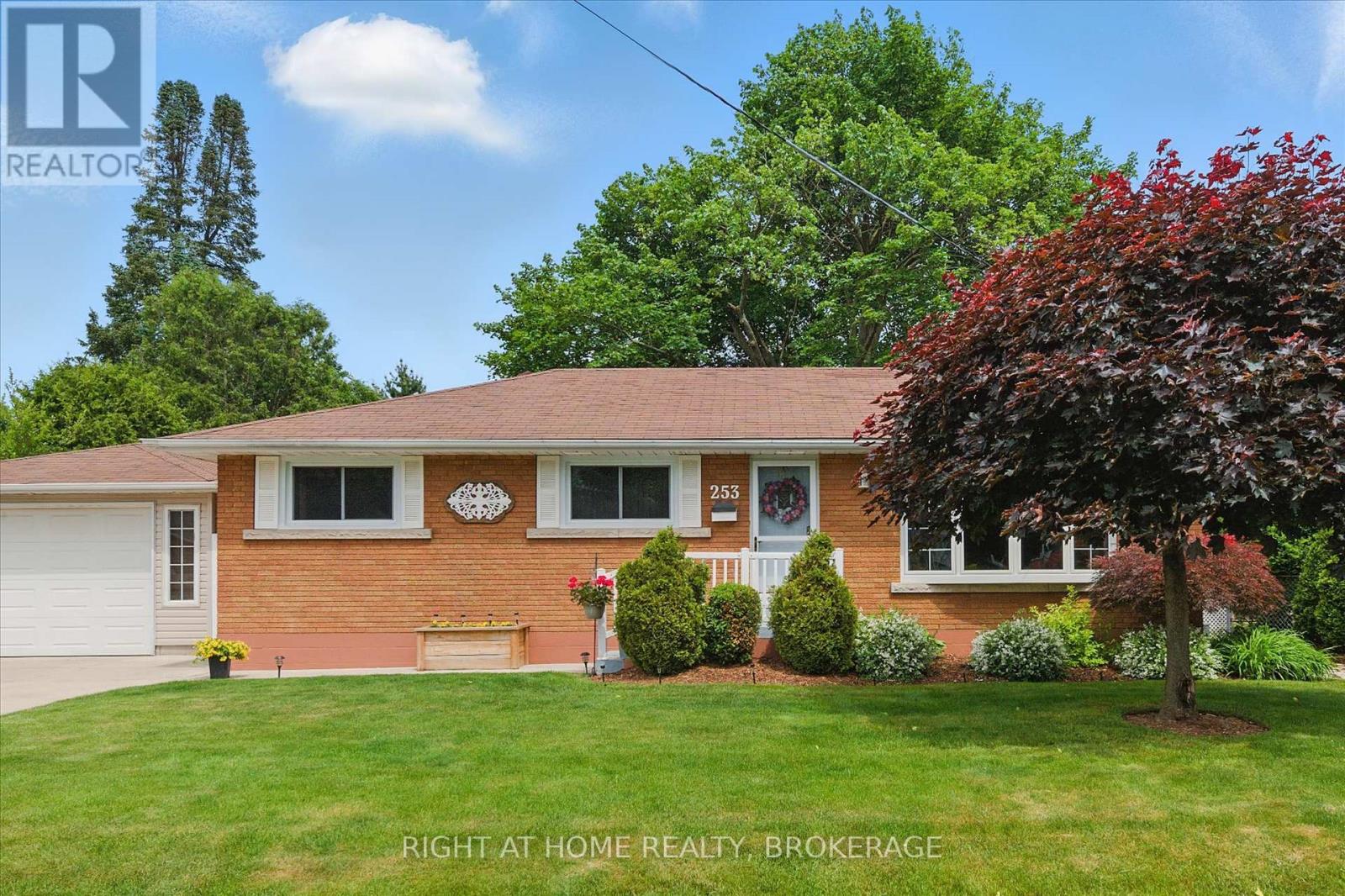 253 NAKOMA ROAD, Hamilton, Ontario