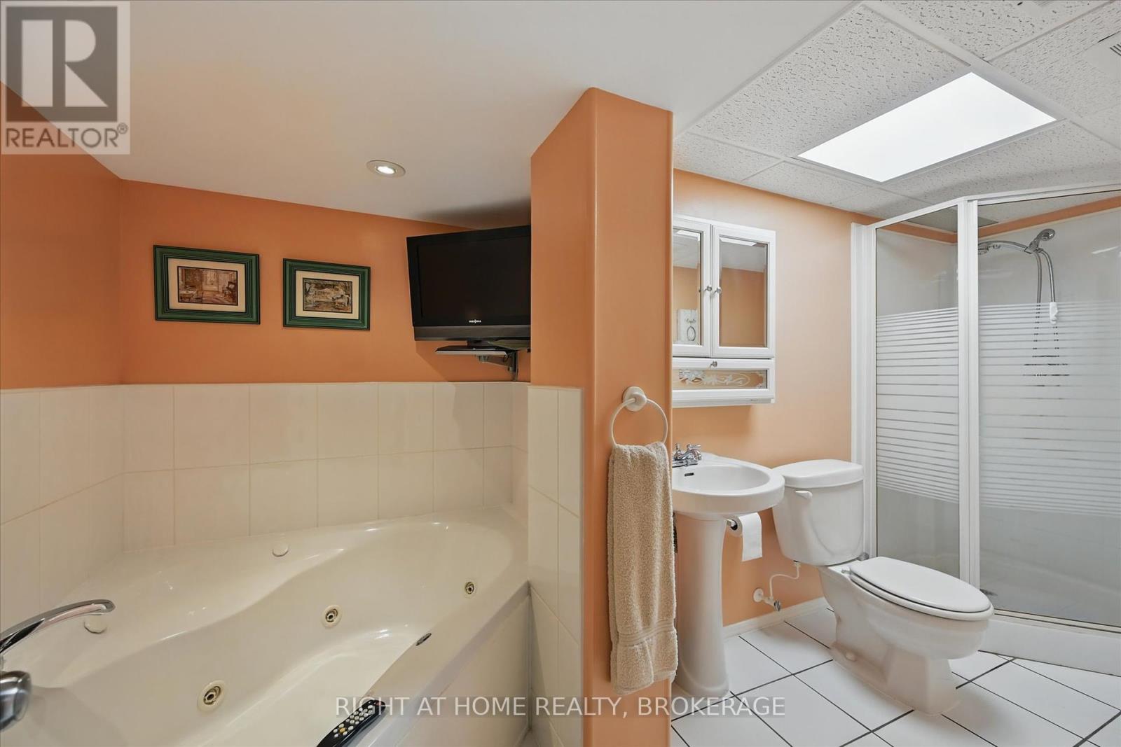253 Nakoma Road, Hamilton, Ontario  L9G 1S8 - Photo 31 - X12217815