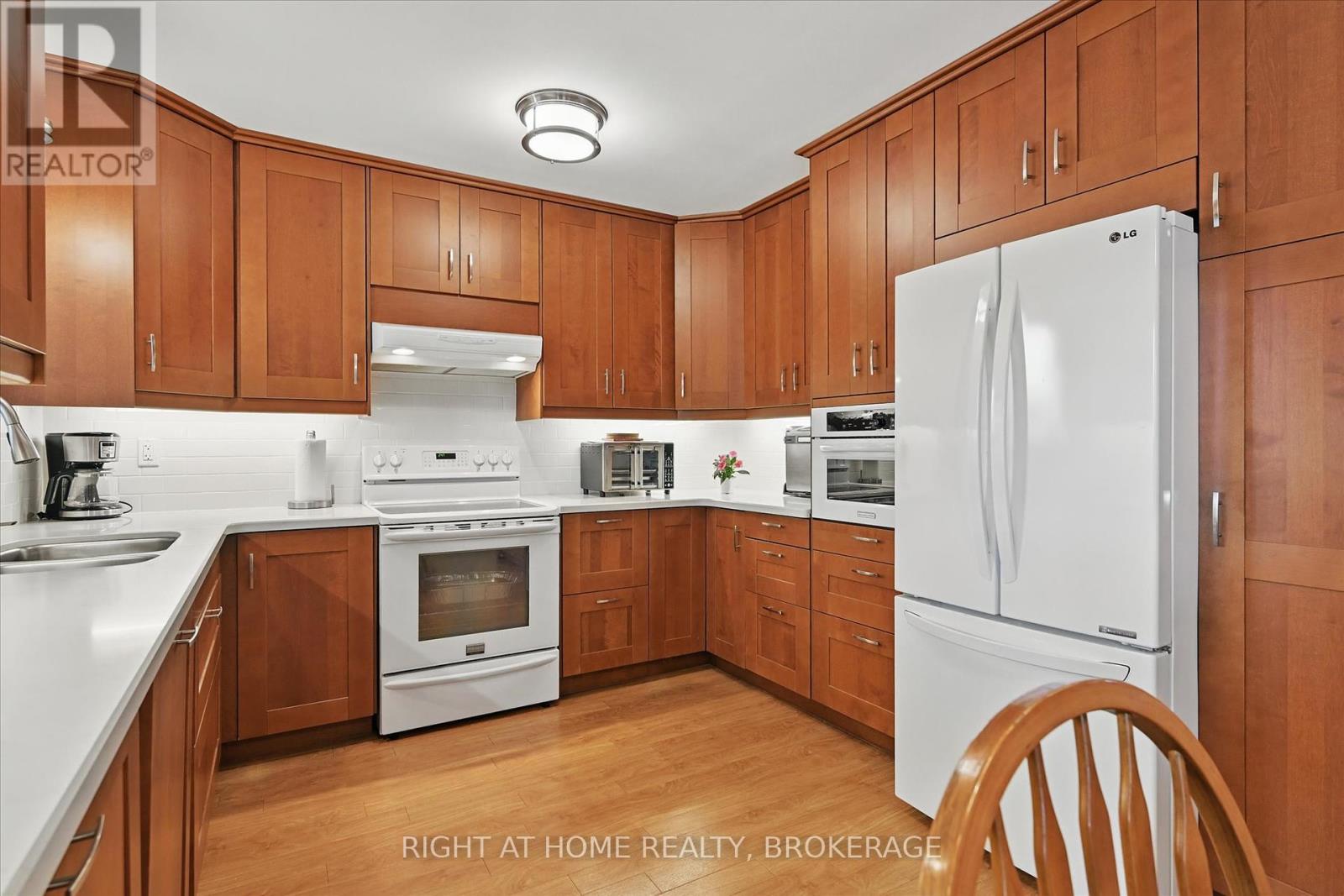 253 Nakoma Road, Hamilton, Ontario  L9G 1S8 - Photo 9 - X12217815