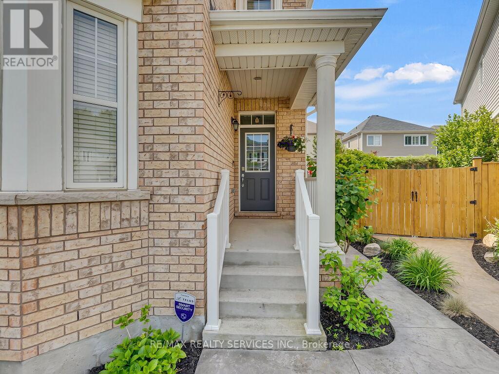 Property at 360 FALLING GREEN CRESCENT image 3