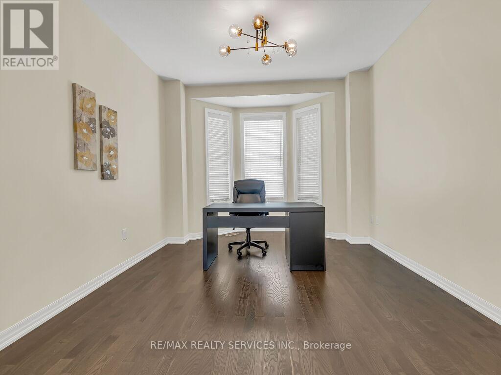 Property at 360 FALLING GREEN CRESCENT image 4