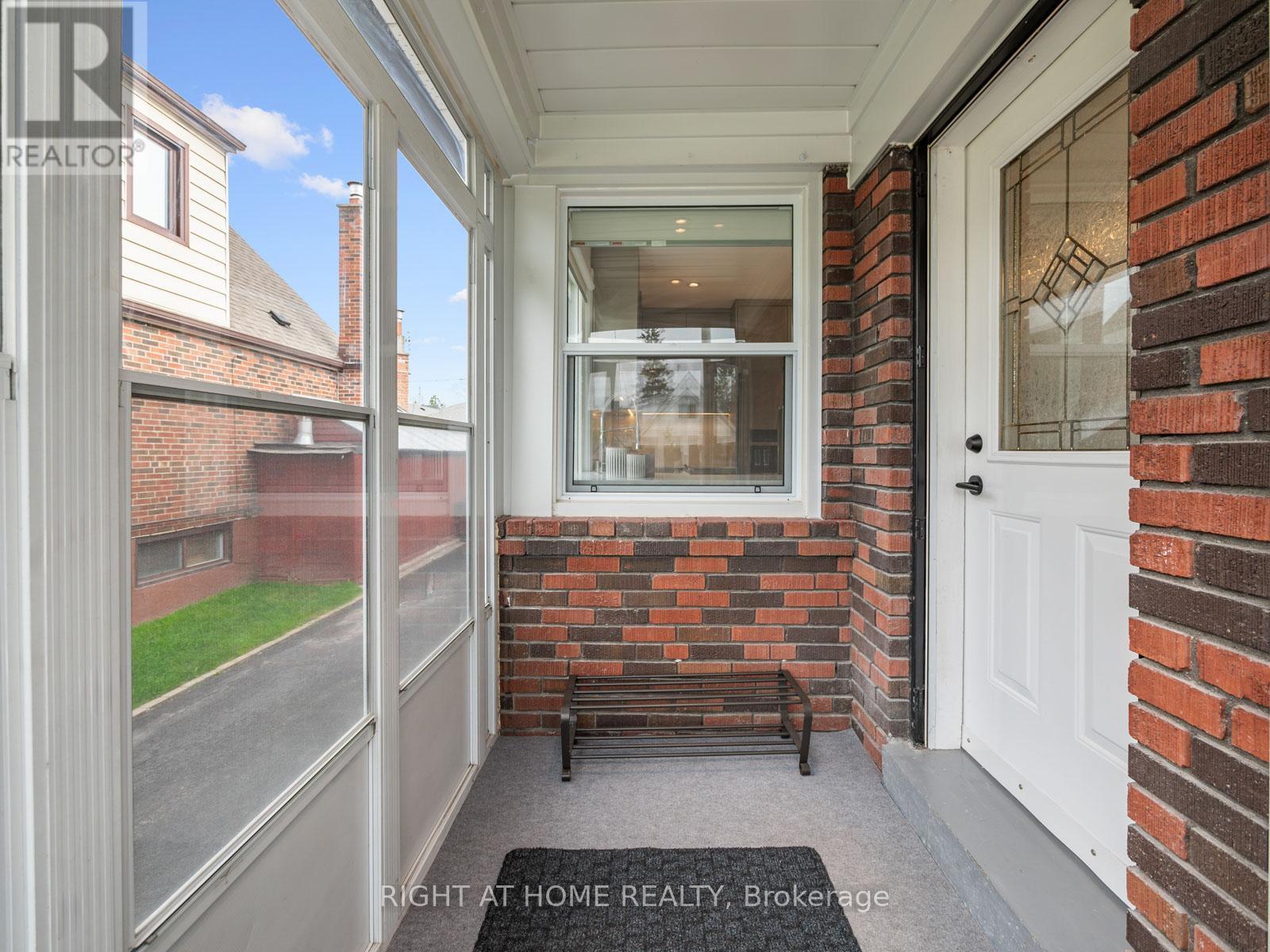 49 Amsterdam Avenue, Toronto, Ontario  M4B 2B9 - Photo 2 - E12217845