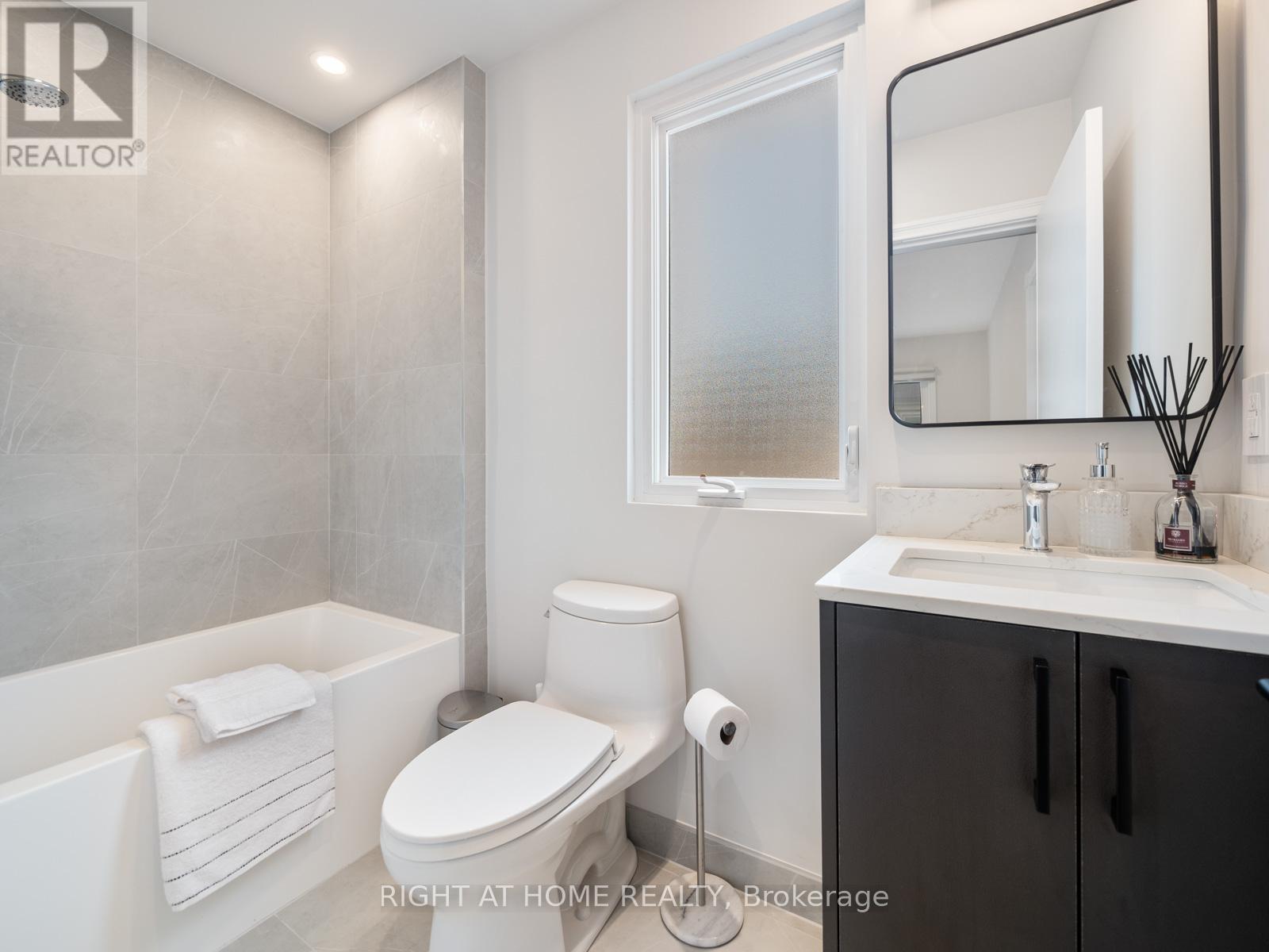49 Amsterdam Avenue, Toronto, Ontario  M4B 2B9 - Photo 28 - E12217845