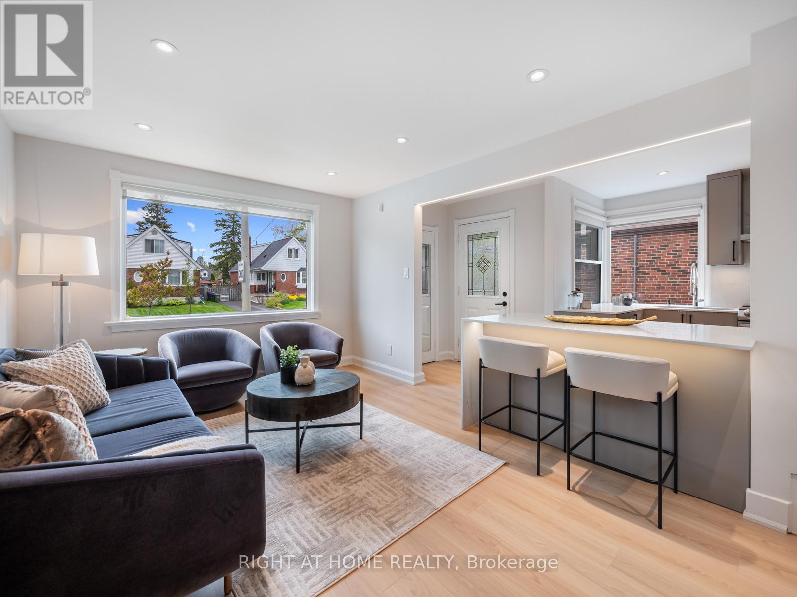 49 Amsterdam Avenue, Toronto, Ontario  M4B 2B9 - Photo 3 - E12217845