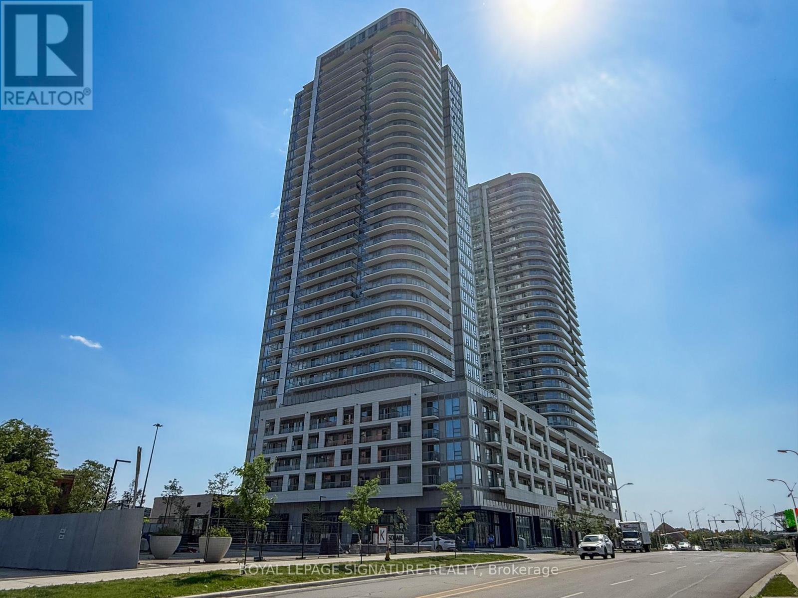 <div class="slider-price">$718,000</div><p>322 - 2033 Kennedy Road, Toronto, Ontario</p>
