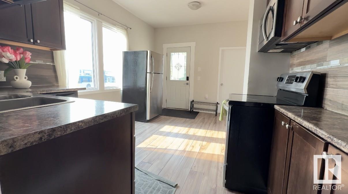 Property at 9862 76 AV NW image 5