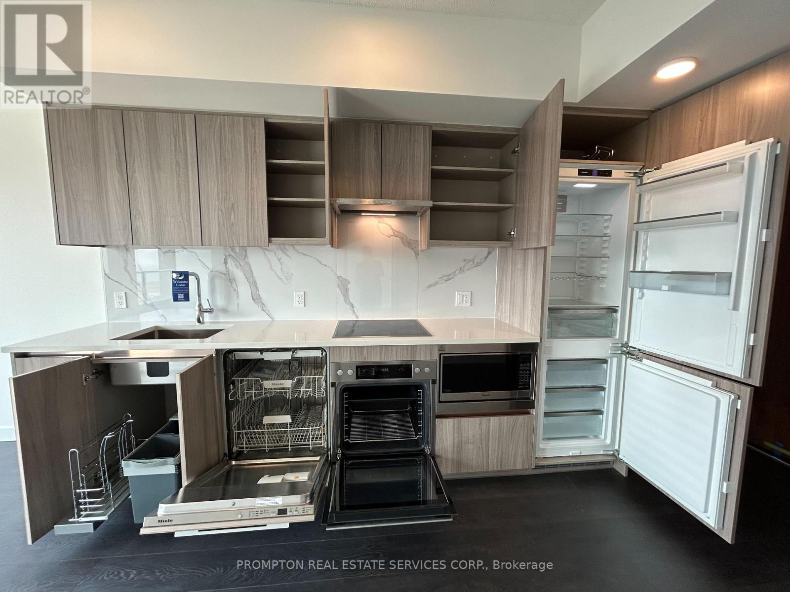 3801 - 3 Concord Cityplace Way, Toronto, Ontario  M5V 0X4 - Photo 11 - C12217889