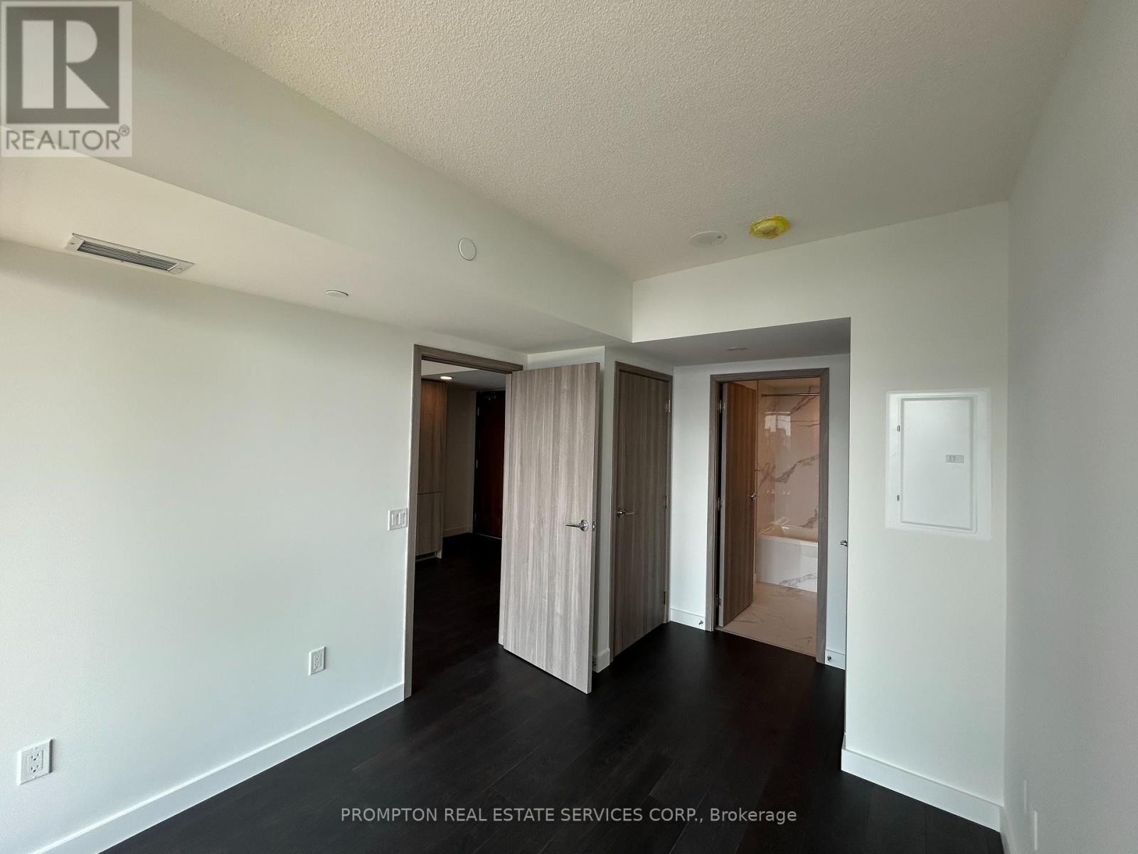 3801 - 3 Concord Cityplace Way, Toronto, Ontario  M5V 0X4 - Photo 14 - C12217889