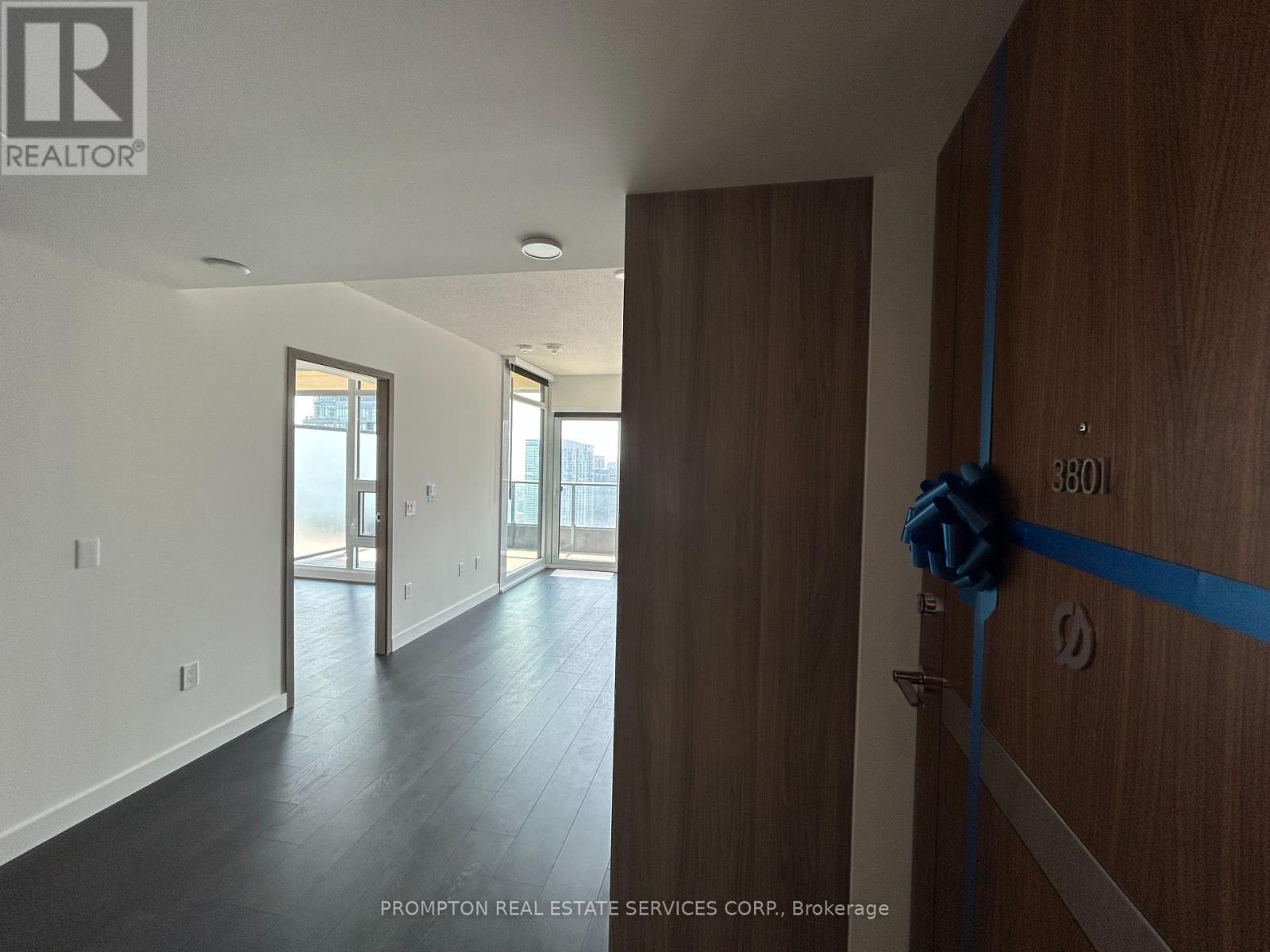 3801 - 3 Concord Cityplace Way, Toronto, Ontario  M5V 0X4 - Photo 8 - C12217889