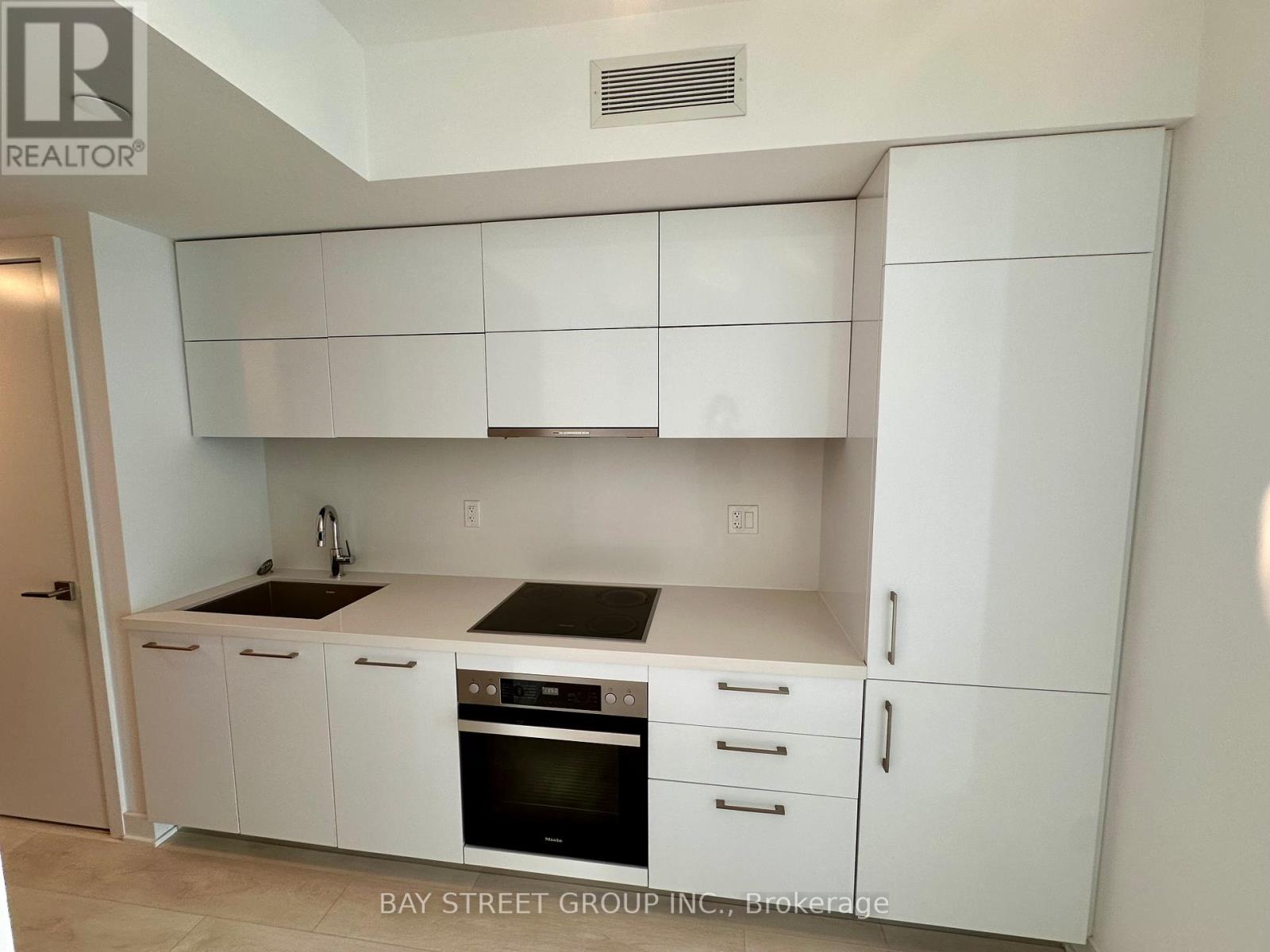 1411 - 188 Cumberland Street, Toronto, Ontario  M5R 0B6 - Photo 2 - C12217895