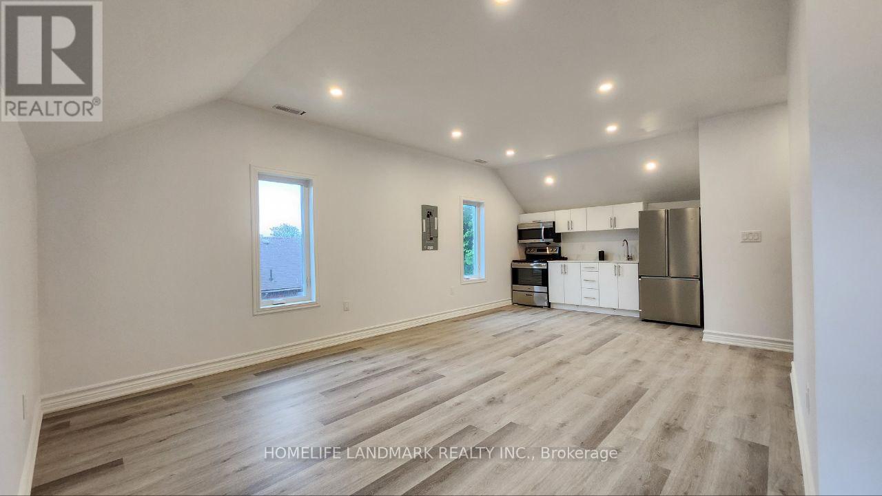 1 - 325 Simcoe Street S, Oshawa (Central), Ontario  L1H 4H9 - Photo 2 - E12217913