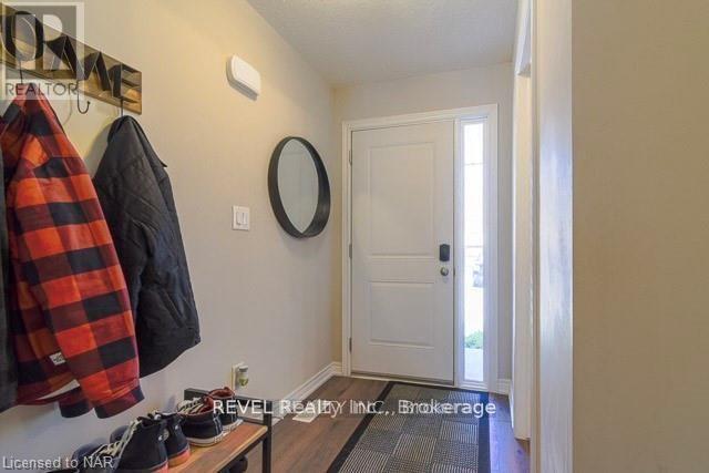 12 - 60 Canterbury Drive, St. Catharines, Ontario  L2P 0E7 - Photo 4 - X12089758