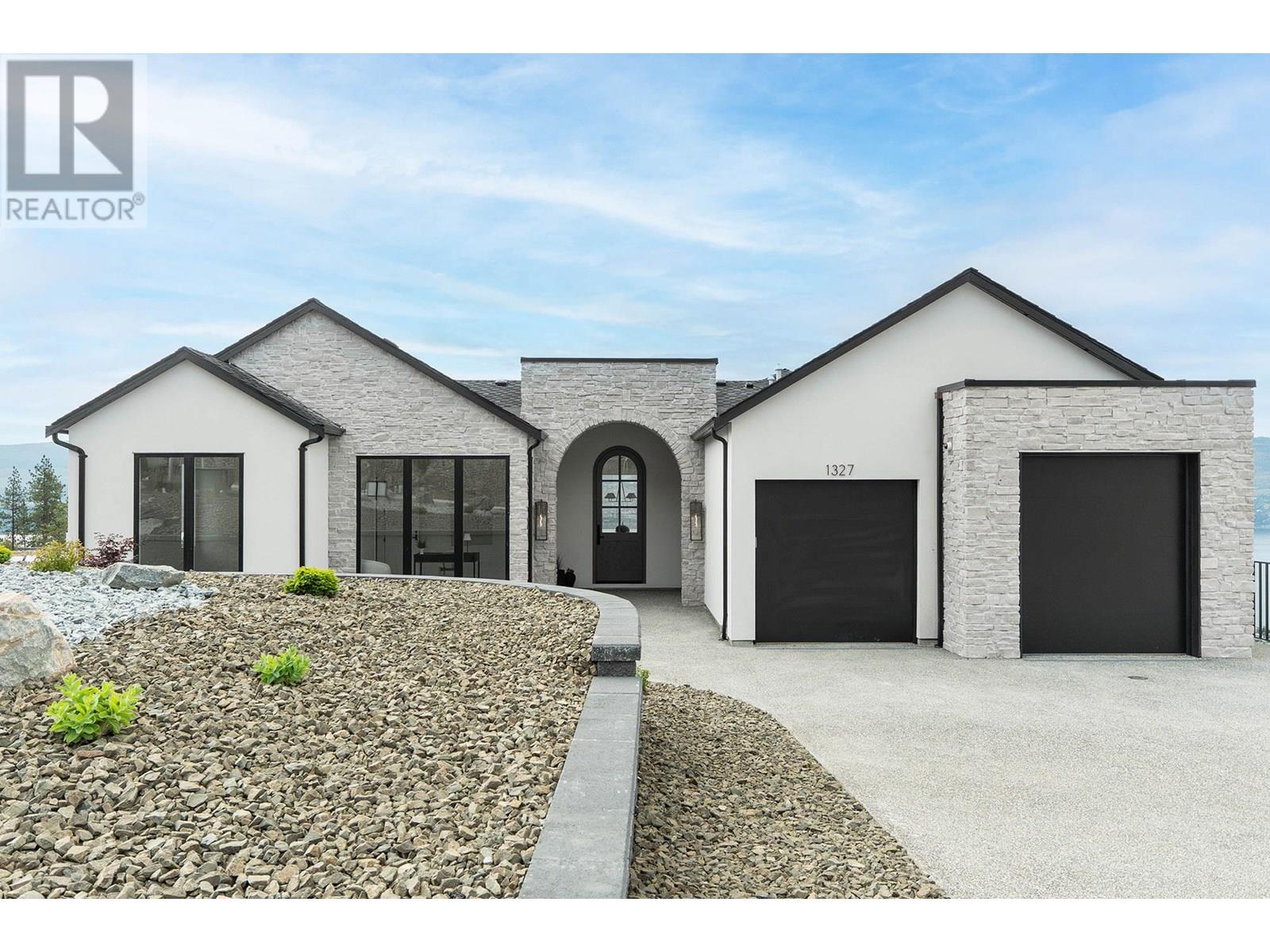 1327 Vineyard Drive, West Kelowna, British Columbia  V4T 3H9 - Photo 2 - 10352028