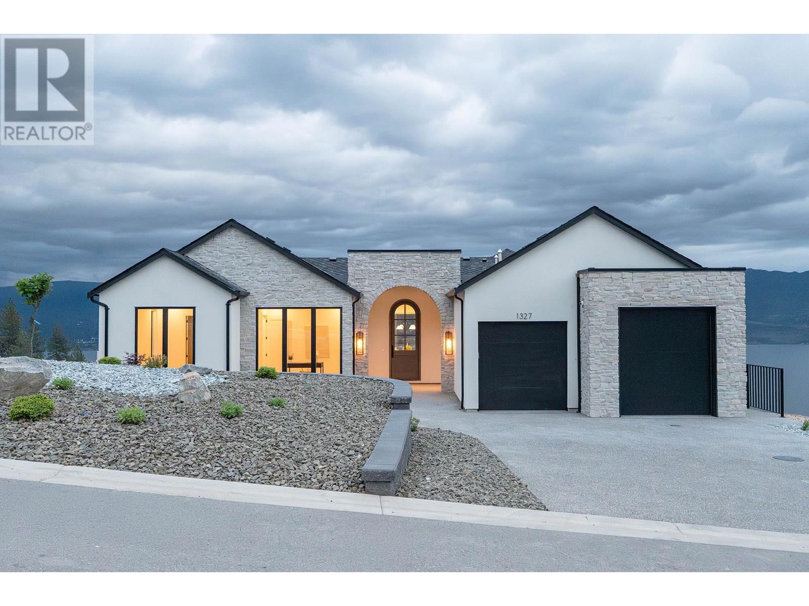 1327 Vineyard Drive, West Kelowna, British Columbia
