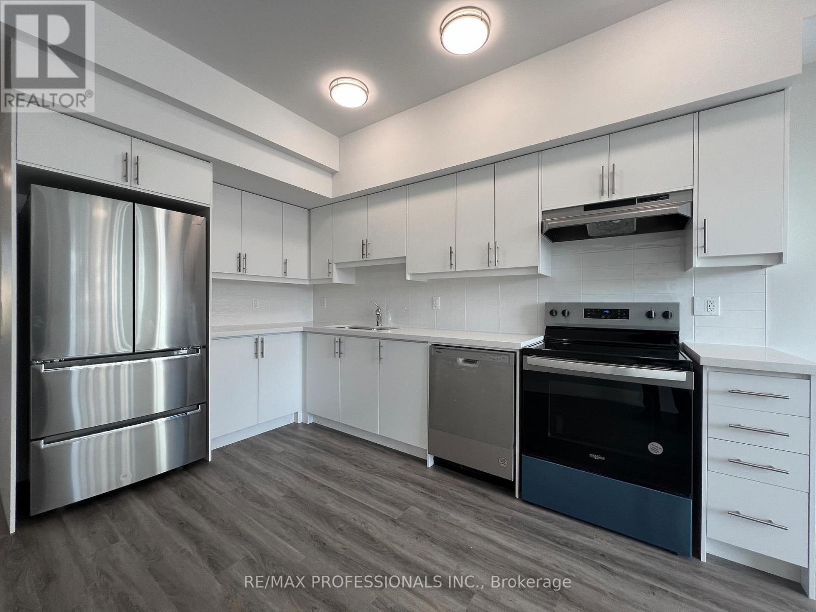 112 - 62 Dixfield Drive, Toronto, Ontario  M9C 3W1 - Photo 4 - W12217887