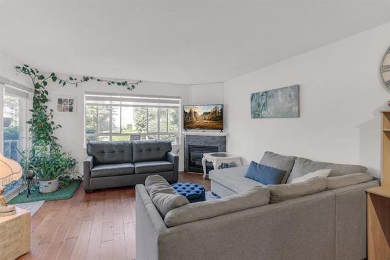218 15991 Thrift Avenue, Surrey, British Columbia  V4B 2M9 - Photo 5 - R3014210