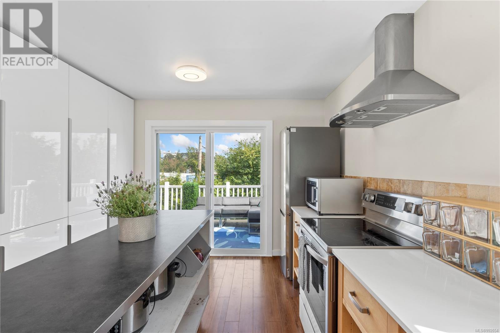 531 Dalton St, Victoria, British Columbia  V9A 4B1 - Photo 8 - 992654