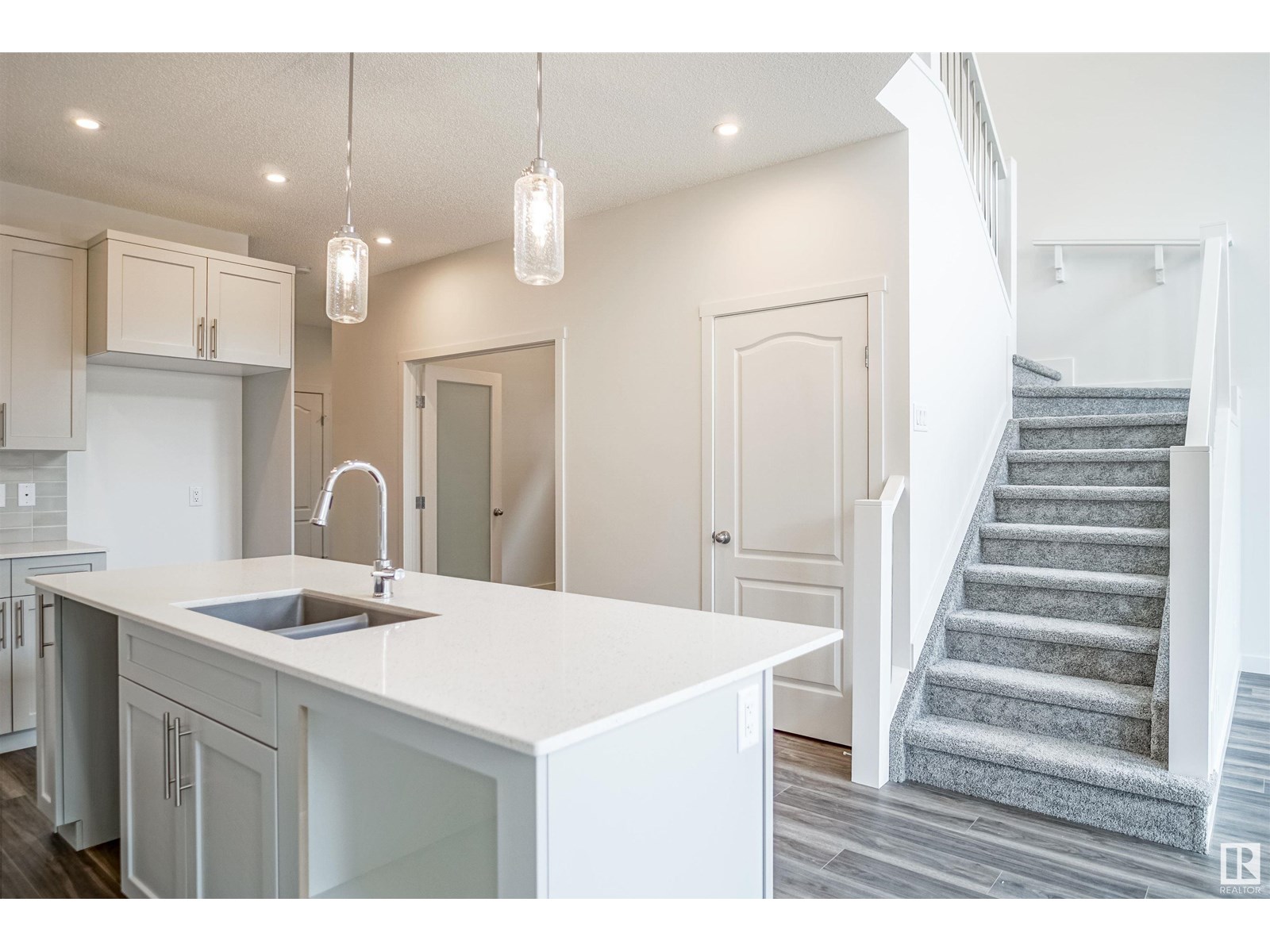 7223 182 Av Nw, Edmonton, Alberta  T5Z 0V6 - Photo 3 - E4442163