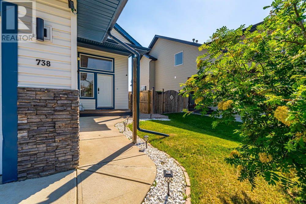 738 Carriage Lane Drive, Carstairs, Alberta  T0M 0N0 - Photo 2 - A2229329
