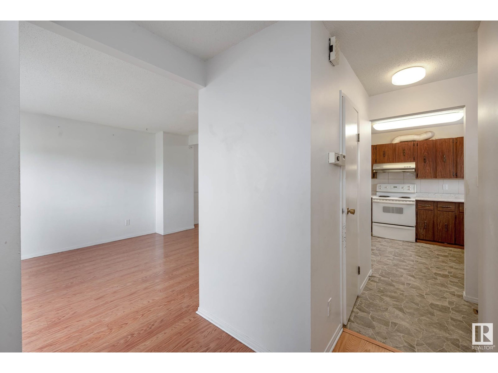 2d Castle Tc Nw, Edmonton, Alberta  T5X 2E6 - Photo 6 - E4442168