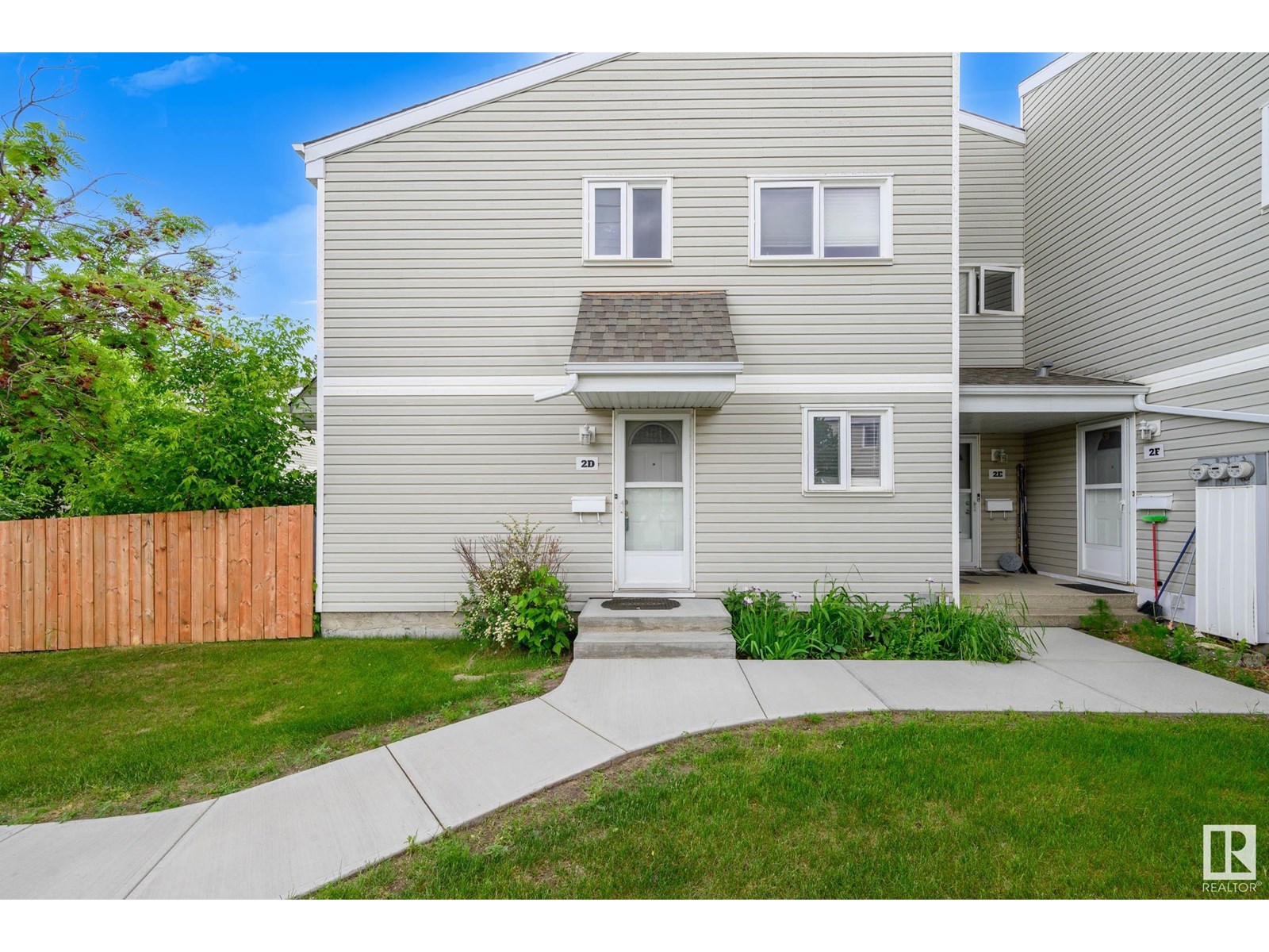 2d Castle Tc Nw, Edmonton, Alberta  T5X 2E6 - Photo 2 - E4442168
