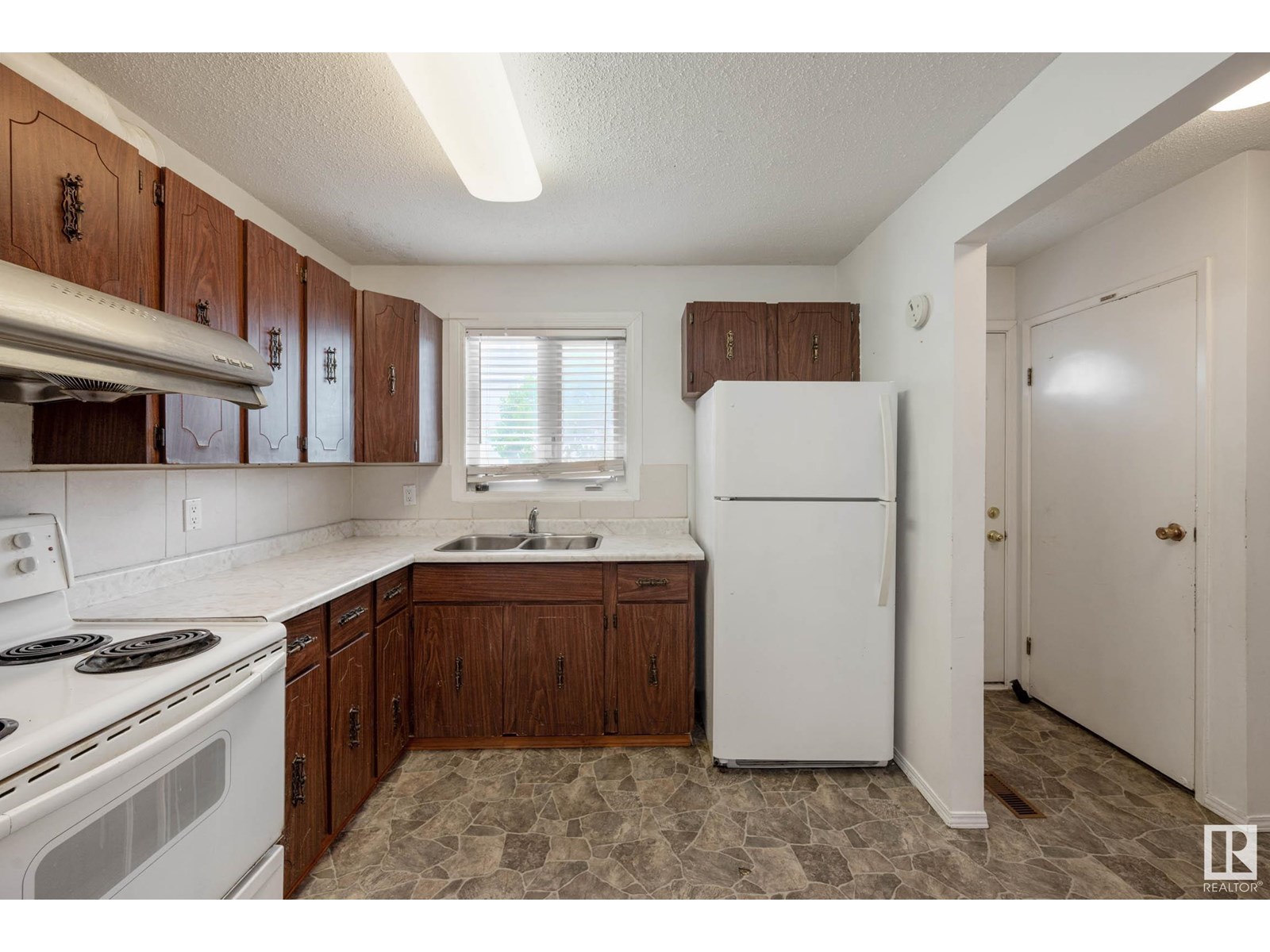 2d Castle Tc Nw, Edmonton, Alberta  T5X 2E6 - Photo 16 - E4442168