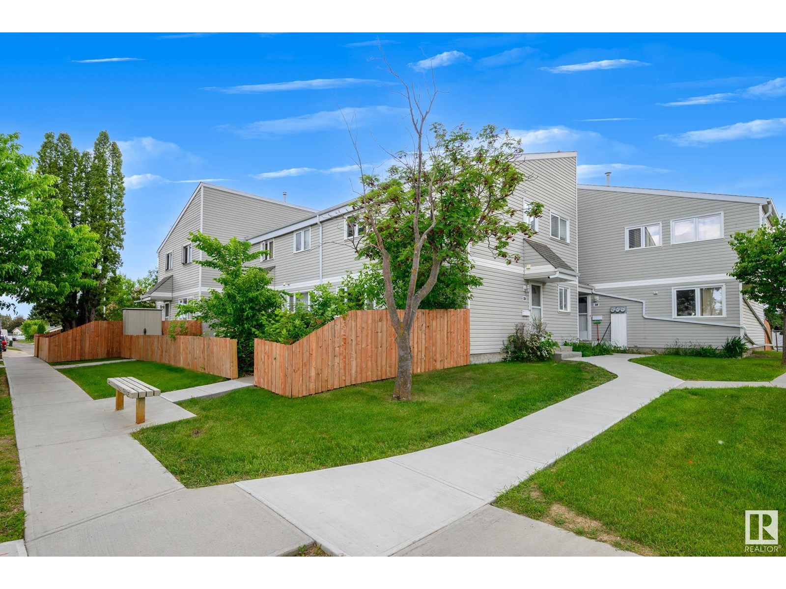 2d Castle Tc Nw, Edmonton, Alberta  T5X 2E6 - Photo 1 - E4442168