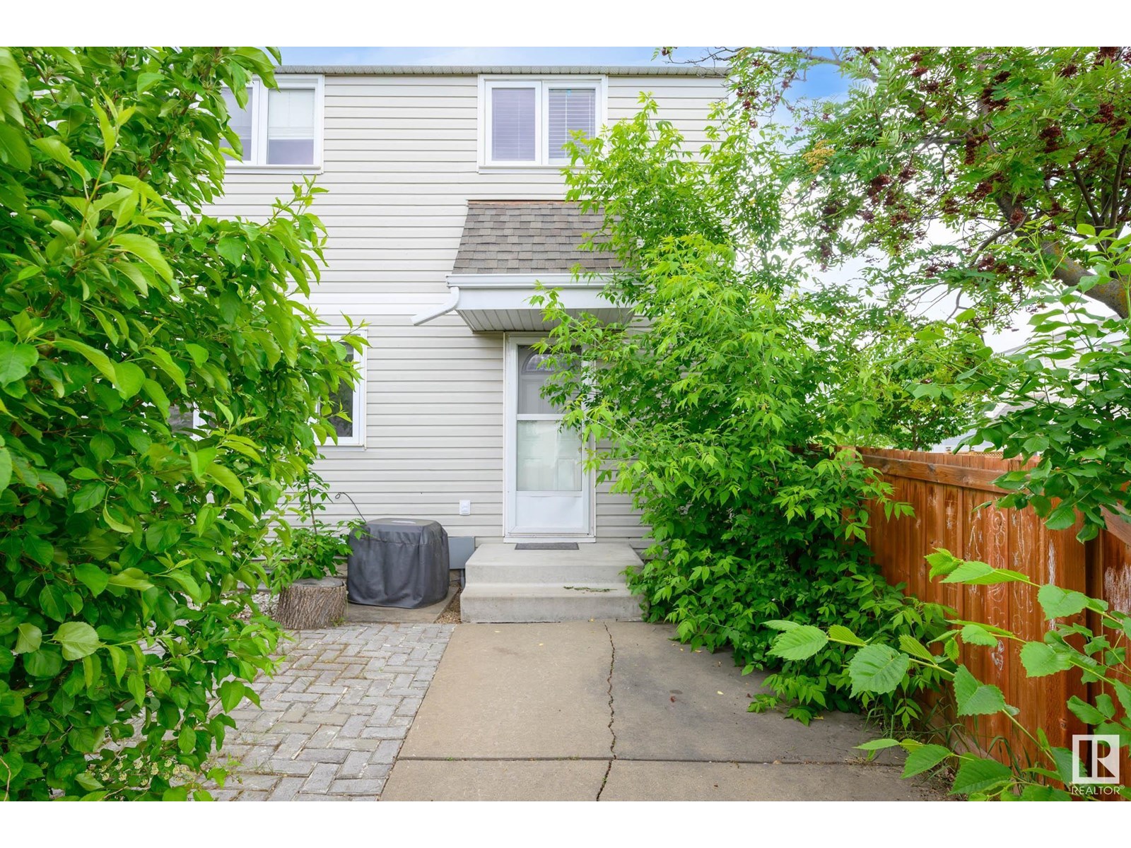 2d Castle Tc Nw, Edmonton, Alberta  T5X 2E6 - Photo 4 - E4442168