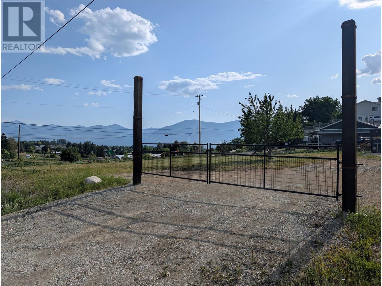2628 3 Highway, Erickson, British Columbia  V0B 1K0 - Photo 2 - 10330056