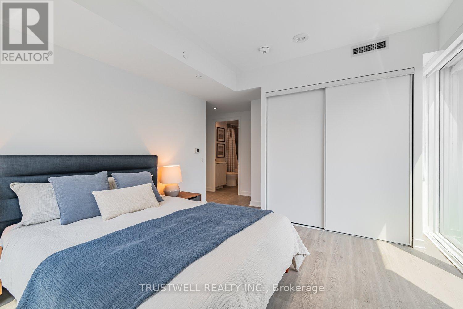 808 - 8 Wellesley Street W, Toronto, Ontario  M4Y 0J5 - Photo 15 - C12205702