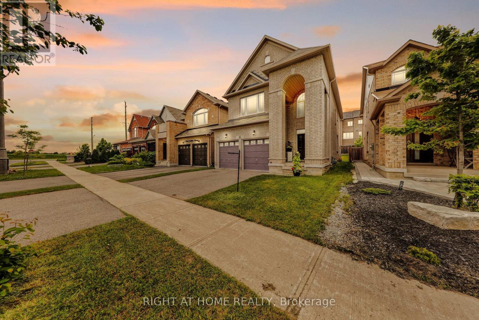 7 Lady Gwillim Avenue, East Gwillimbury, Ontario  L9N 0B3 - Photo 2 - N12217953