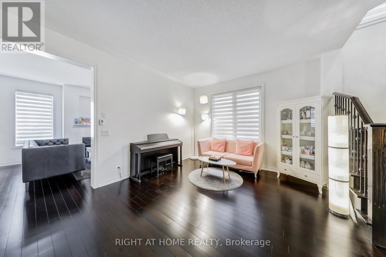 7 Lady Gwillim Avenue, East Gwillimbury, Ontario  L9N 0B3 - Photo 16 - N12217953