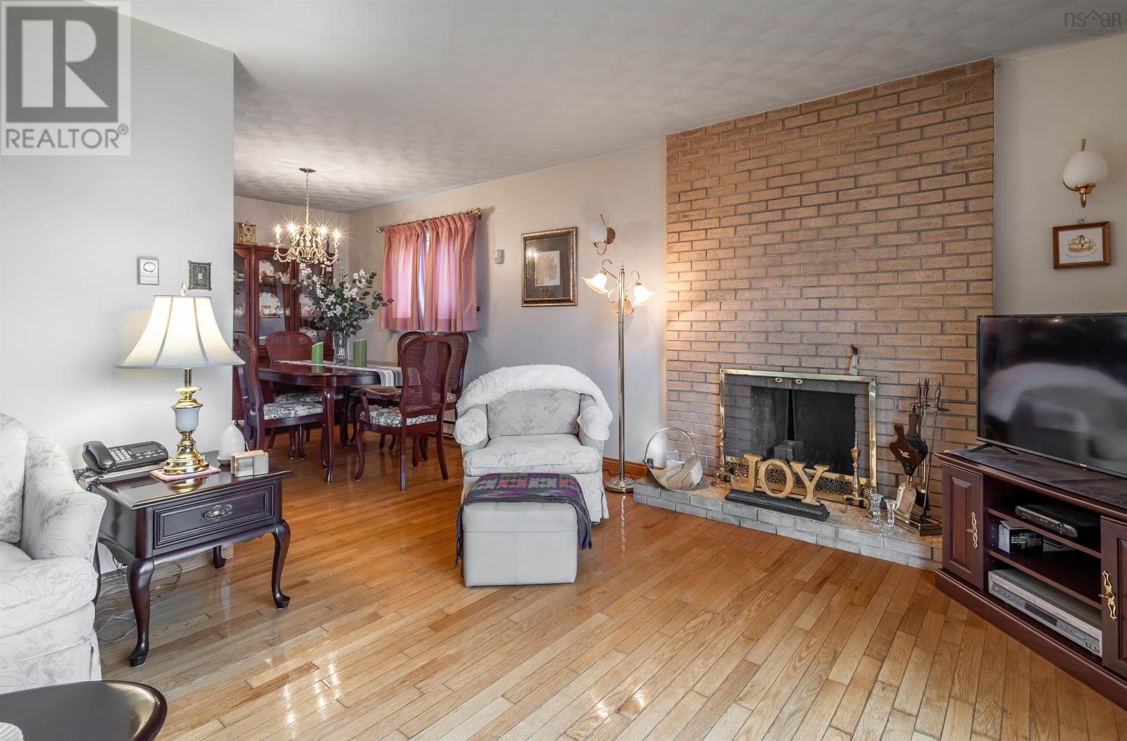 Property at 55 Beechwood Crescent image 3