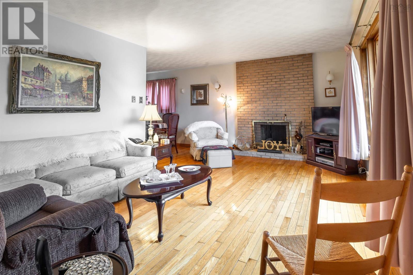 Property at 55 Beechwood Crescent image 4