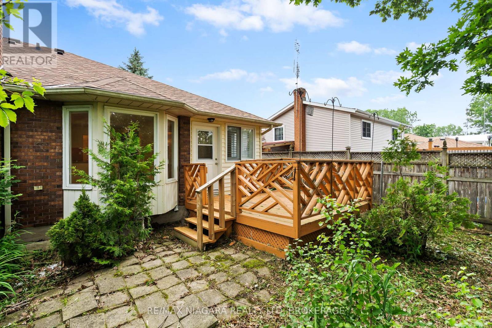 7534 Merritt Avenue, Niagara Falls, Ontario  L2G 5C5 - Photo 1 - X12214036
