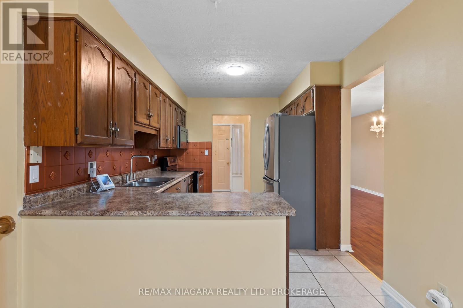 7534 Merritt Avenue, Niagara Falls, Ontario  L2G 5C5 - Photo 11 - X12214036