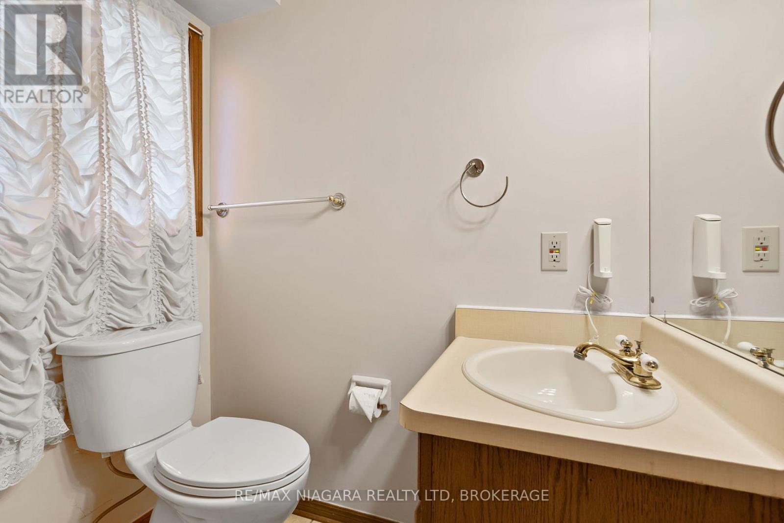 7534 Merritt Avenue, Niagara Falls, Ontario  L2G 5C5 - Photo 24 - X12214036